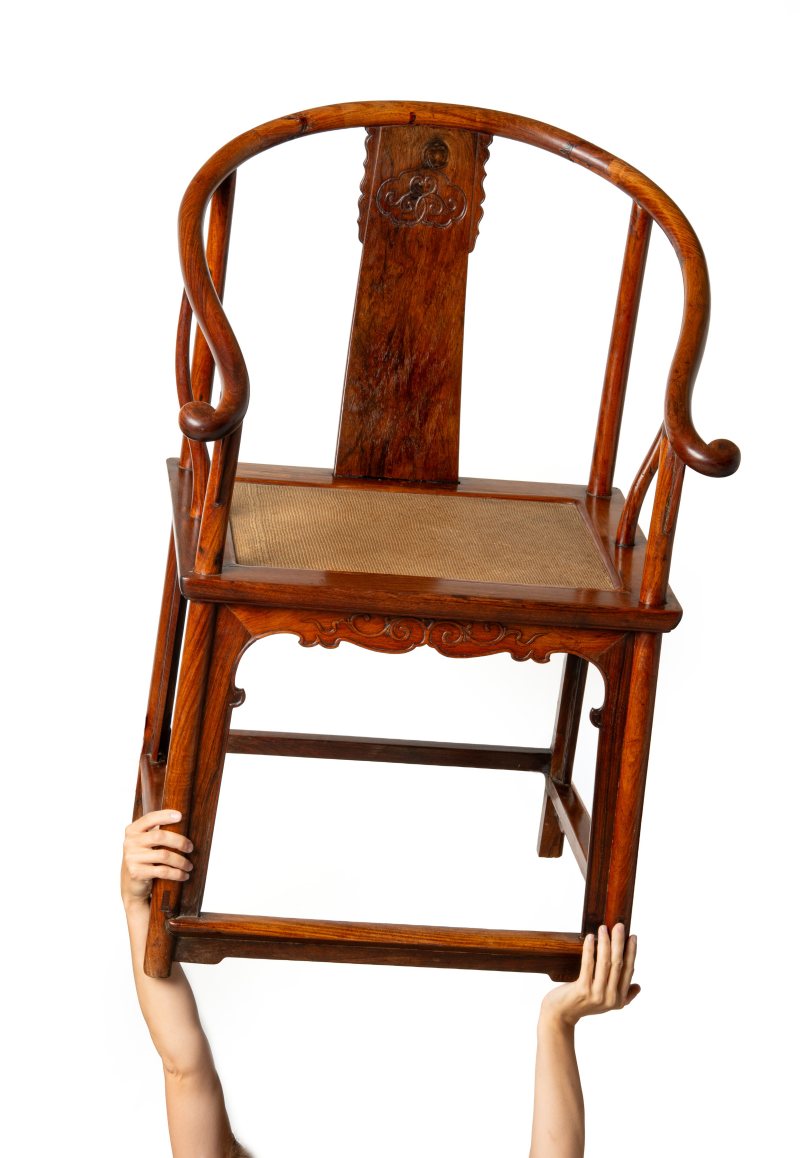 A pair of huanghuali horseshoe-back armchairs, Quanyi - 图21