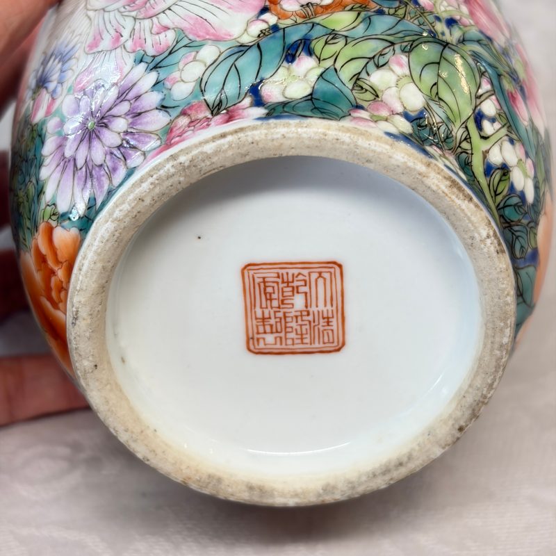 A pair of Chinese famille rose 'Millefleurs' vases with lion-head handles - 图30