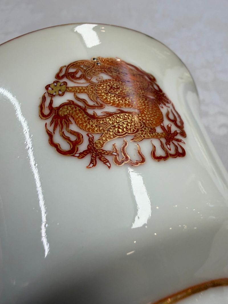 A fine Chinese iron-red and gilt-decorated 'Dragon' covered tea bowl with stand - 图29