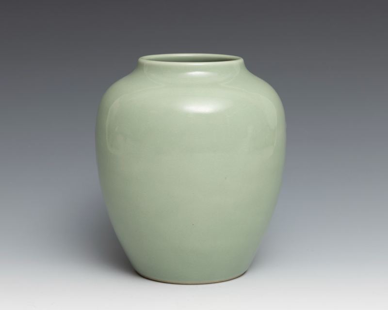 A celadon-glazed jar, Jiaqing mark and of the period (1796-1820) - 图4