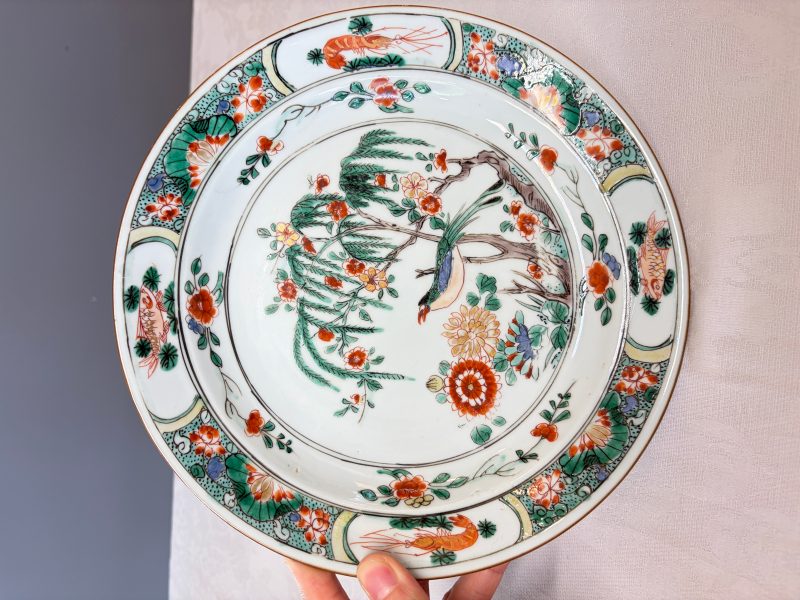 A pair of Chinese famille verte 'Bird among Willow and Flowering Branches' plates - 图4
