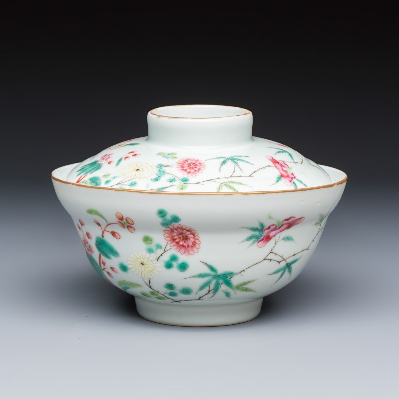 A Chinese famille rose covered bowl with floral design - 图1