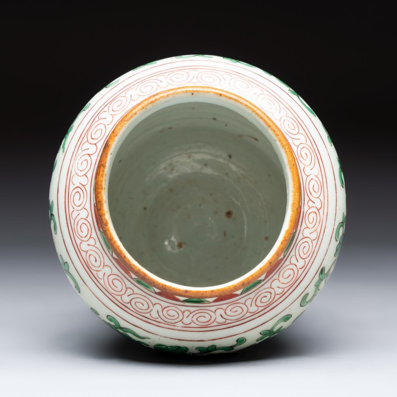 A small Chinese wucai 'Buddhist Lions and Peony Scrolls' jar - 图6