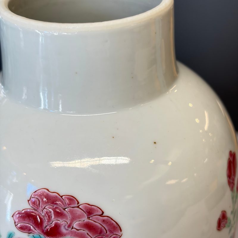 A Chinese famille rose four-piece garniture with floral design - 图29