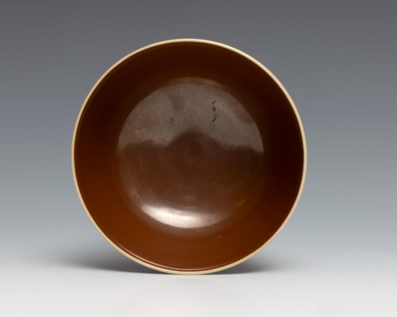 A café-au-lait-glazed bowl, Daoguang mark and of the period (1821-1850) - 图3