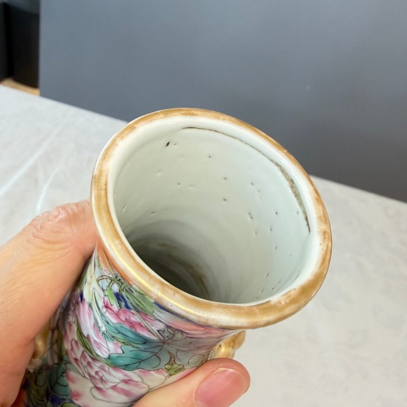 A pair of Chinese famille rose 'Millefleurs' vases with lion-head handles - 图33