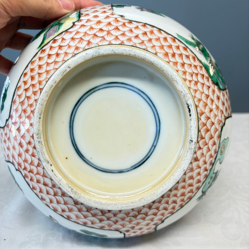 A pair of Chinese famille verte bottle vases with narrative design - 图25