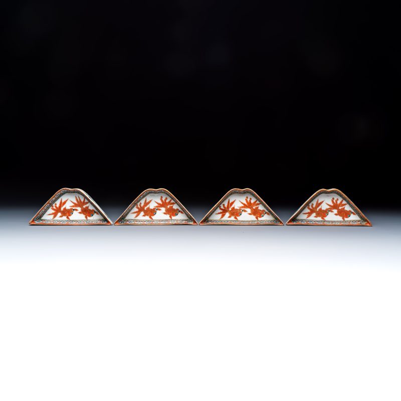 A Chinese famille rose 'Goldfish' nine-piece sweetmeat set in a gilt-lacquered box and cover - 图11