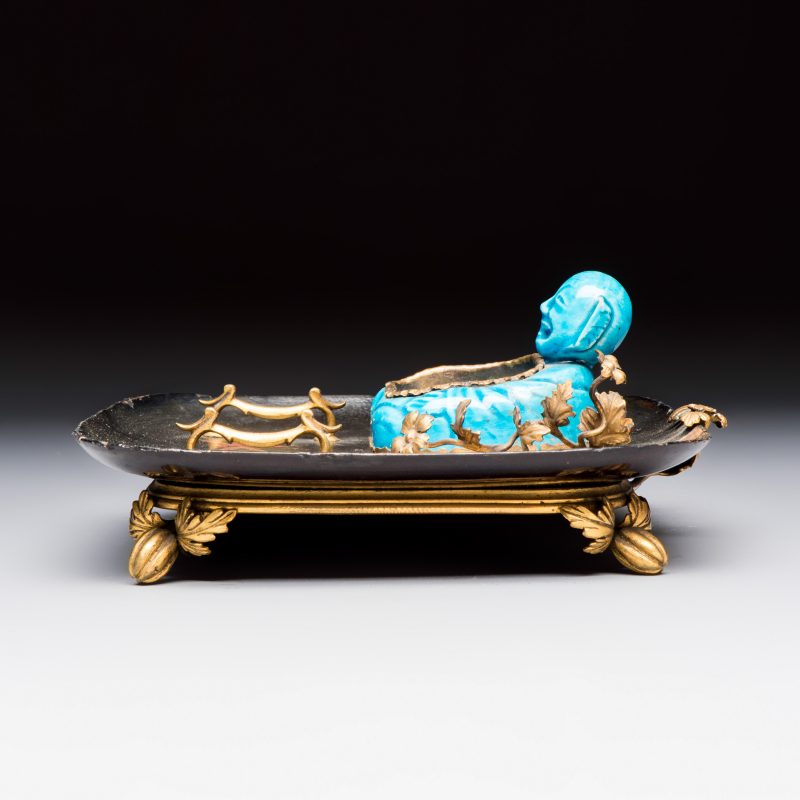 A French lacquered and gilt-bronze-mounted inkwell with a Chinese turquoise-glazed Buddha - 图3