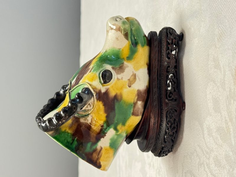 A Chinese famille verte sancai biscuit rhyton or libation cup in the shape of a buffalo head - 图12