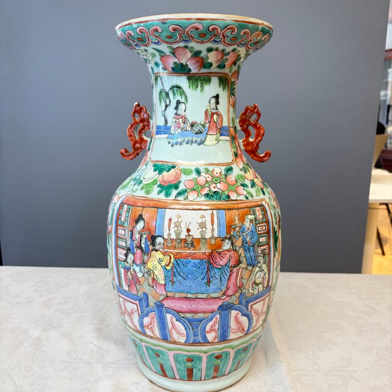 A Chinese famille rose vase with narrative design - 图8