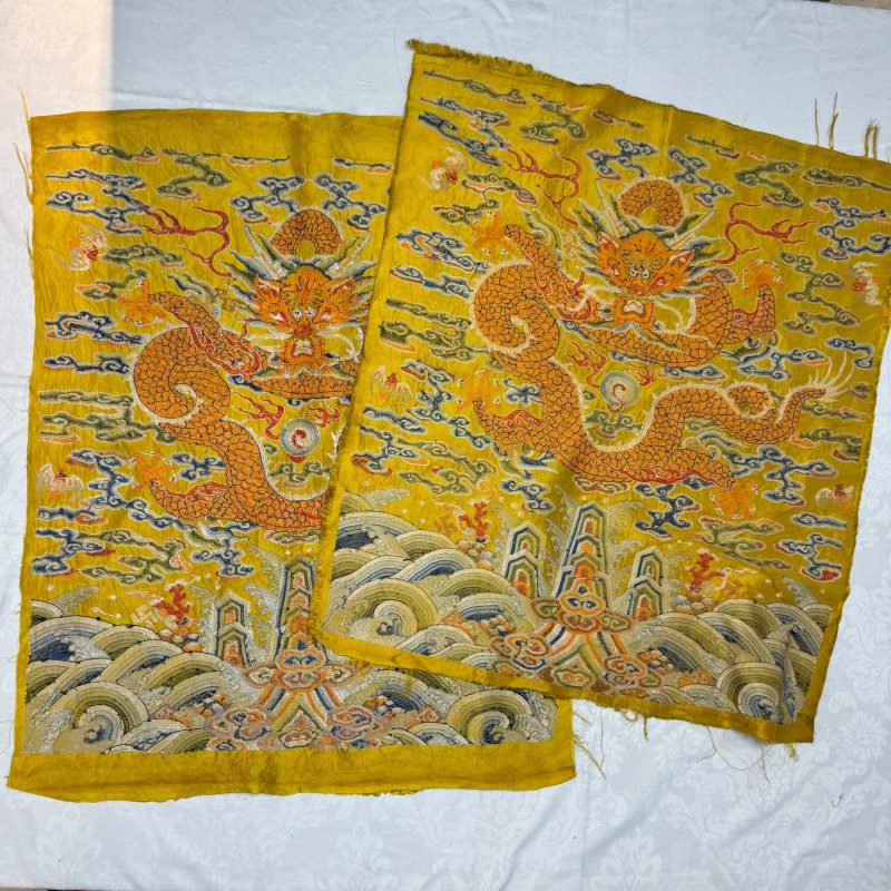 Two Chinese yellow-ground seed-stitch embroidered 'Dragon' panels - 图16