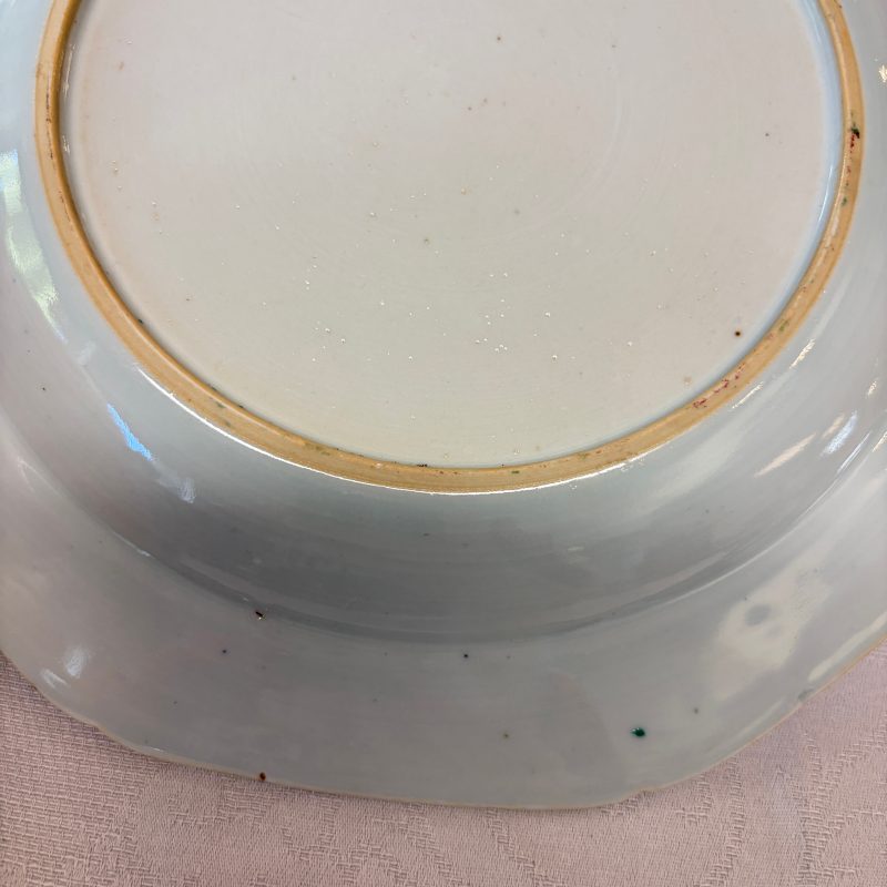 A pair of octagonal Chinese famille rose plates with a boat on a river - 图13