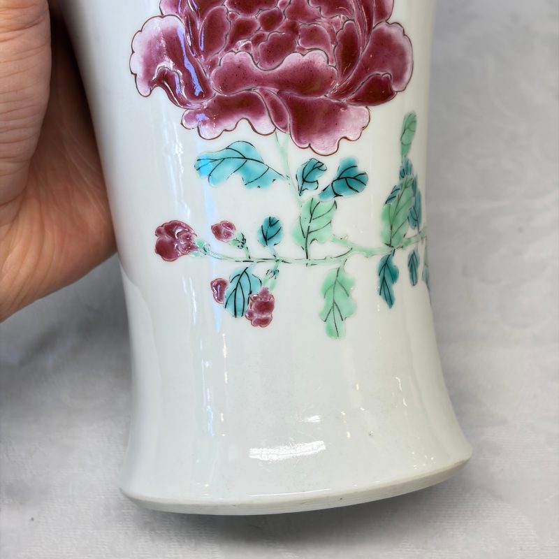 A Chinese famille rose four-piece garniture with floral design - 图30