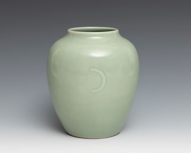 A celadon-glazed jar, Jiaqing mark and of the period (1796-1820) - 图5