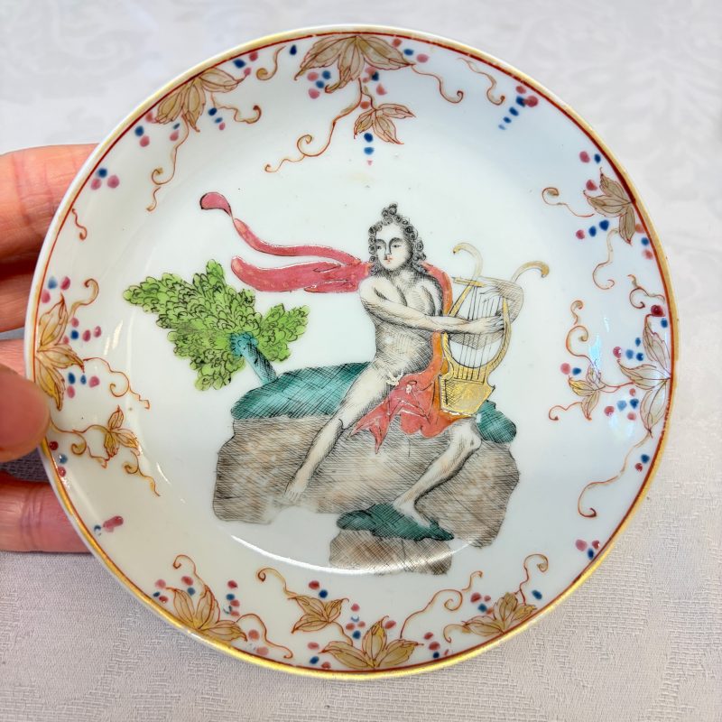 A rare Chinese famille rose export tea bowl and saucer with 'Apollo Playing the Lyre' - 图12