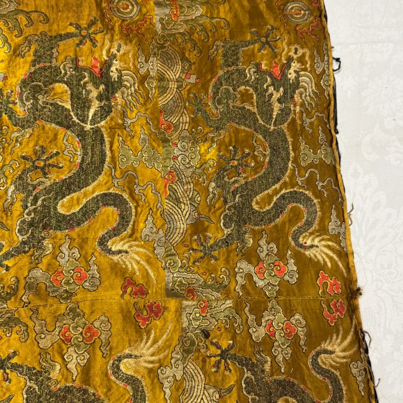 A rare Chinese peacock-feather brocade 'Dragons amid Clouds and Waves' panel - 图14
