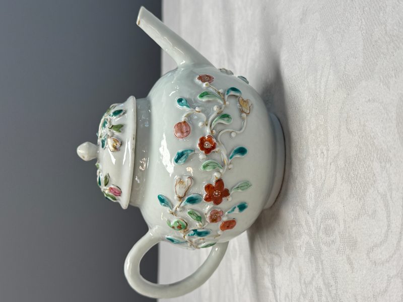 A Chinese famille rose relief-decorated teapot with floral design - 图10