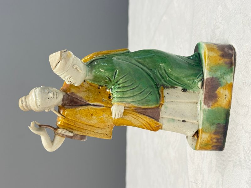 A Chinese famille verte sancai biscuit group of a man embracing a lady - 图8