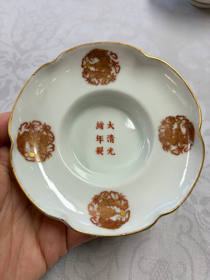 A fine Chinese iron-red and gilt-decorated 'Dragon' covered tea bowl with stand - 图34
