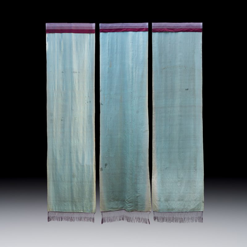 Three large Vietnamese purple-ground embroidered silk 'Dragons among Clouds' panels - 图2