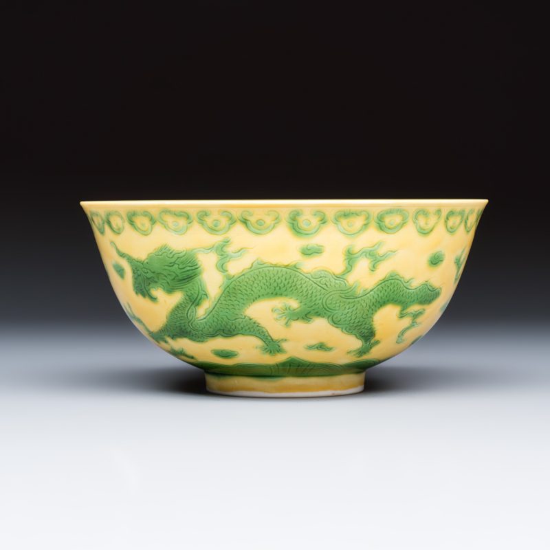 A Chinese green-enamelled yellow-ground 'Dragon' bowl - 图4