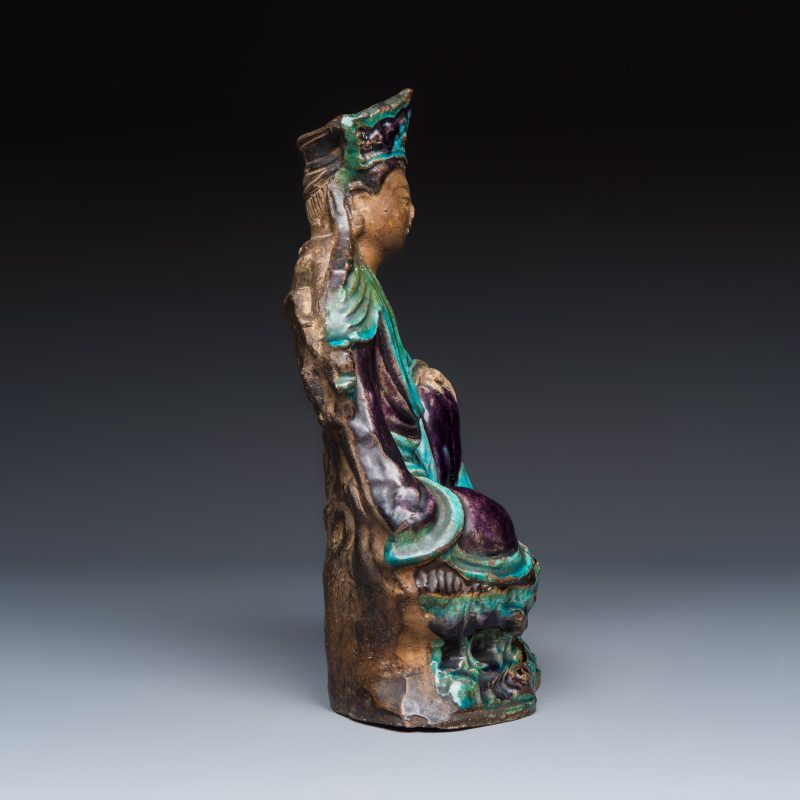 A Chinese Fahua-glazed stoneware model of Guanyin - 图4