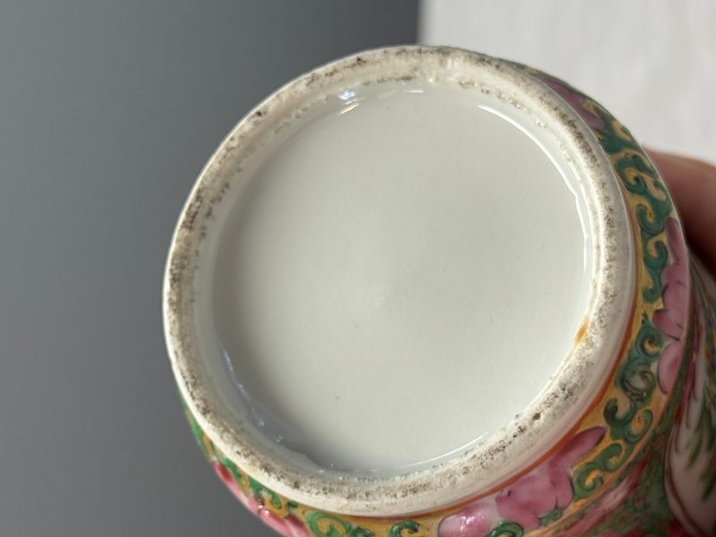 Four Chinese Canton famille rose vases and a covered bowl with figural design - 图57