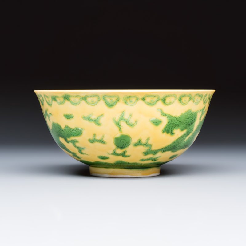 A Chinese green-enamelled yellow-ground 'Dragon' bowl - 图3