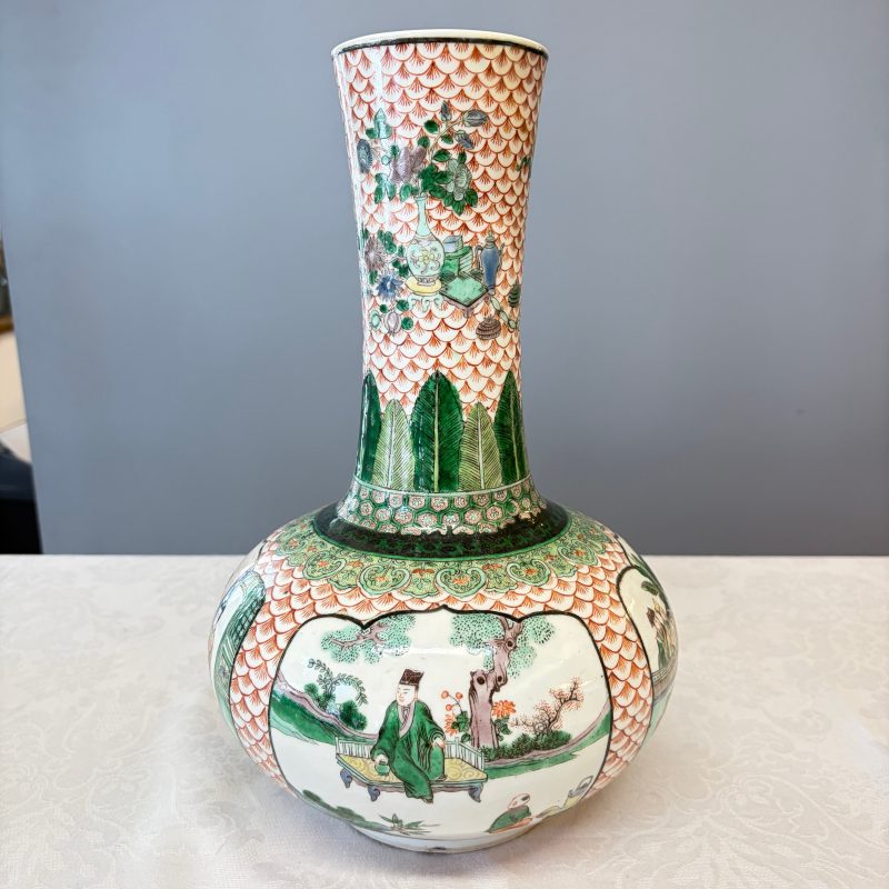 A pair of Chinese famille verte bottle vases with narrative design - 图28