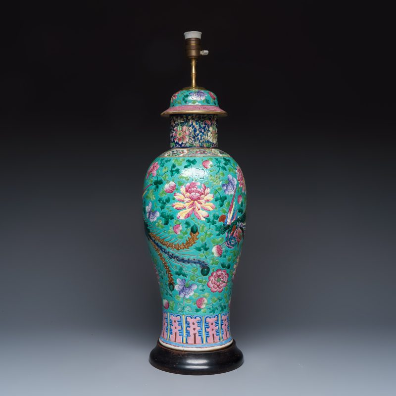 Three Chinese famille rose vases for the Straits or Peranakan market, one mounted as a lamp - 图3