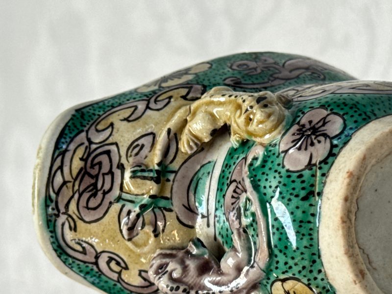 A Chinese famille verte sancai biscuit libation cup and a model of a shoe - 图26
