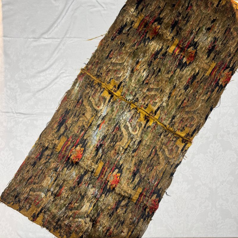 A rare Chinese peacock-feather brocade 'Dragons amid Clouds and Waves' panel - 图17