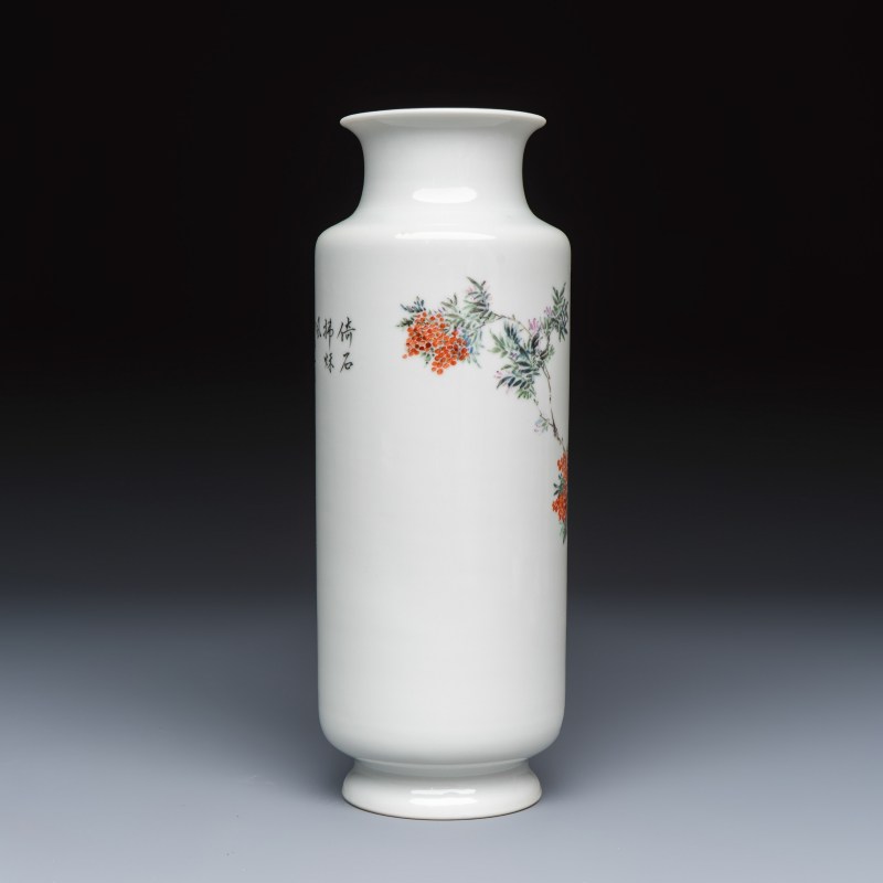 A Chinese famille rose 'Bird Among Flowers and Rockwork' rouleau vase - 图4