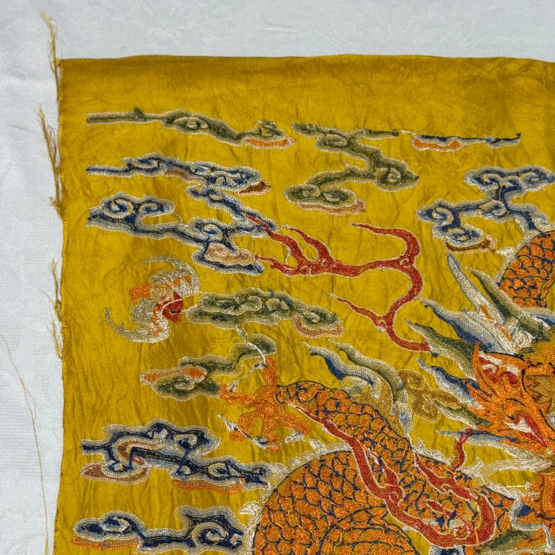 Two Chinese yellow-ground seed-stitch embroidered 'Dragon' panels - 图21