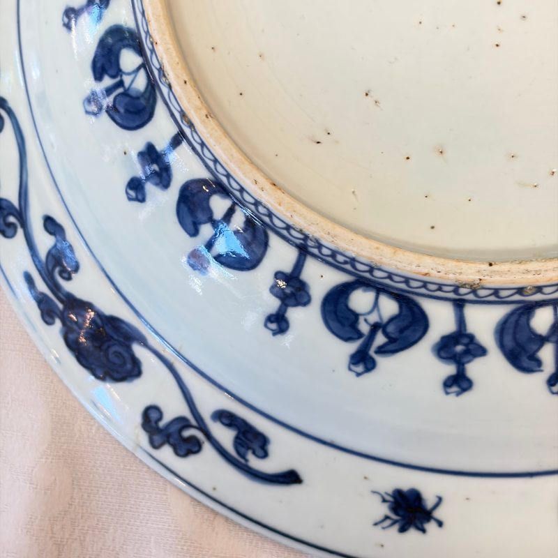 A Chinese blue and white dish with floral design - 图19