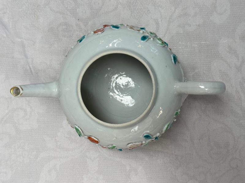A Chinese famille rose relief-decorated teapot with floral design - 图13