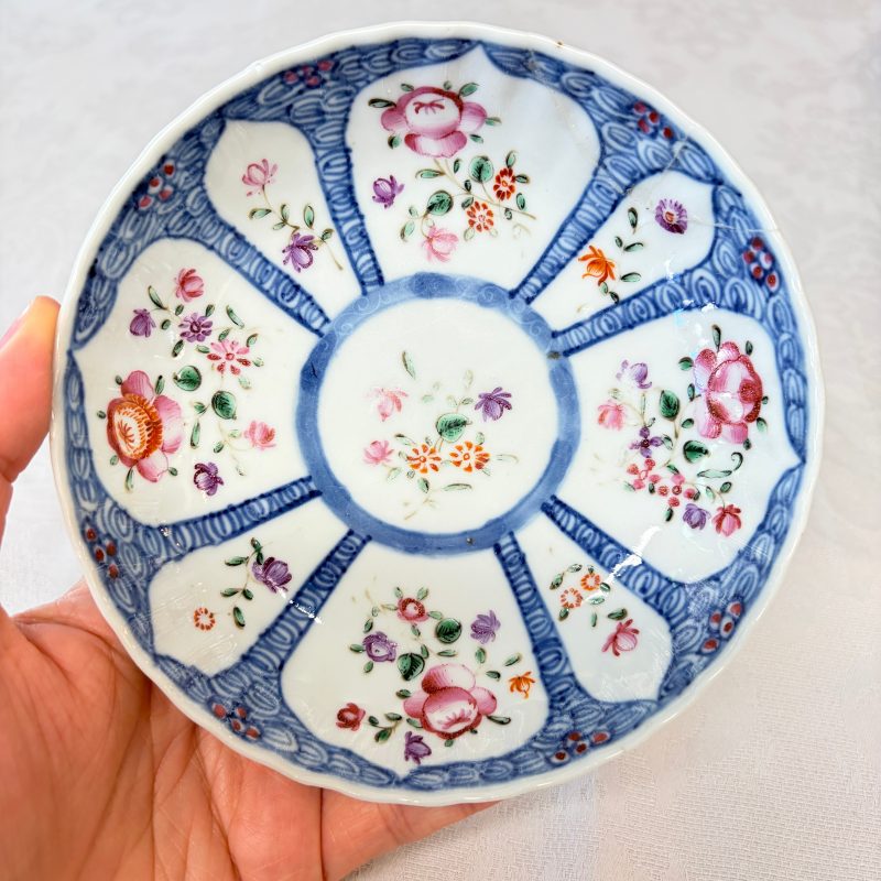 11 Chinese famille rose wares, one with gilt-bronze mounts - 图60