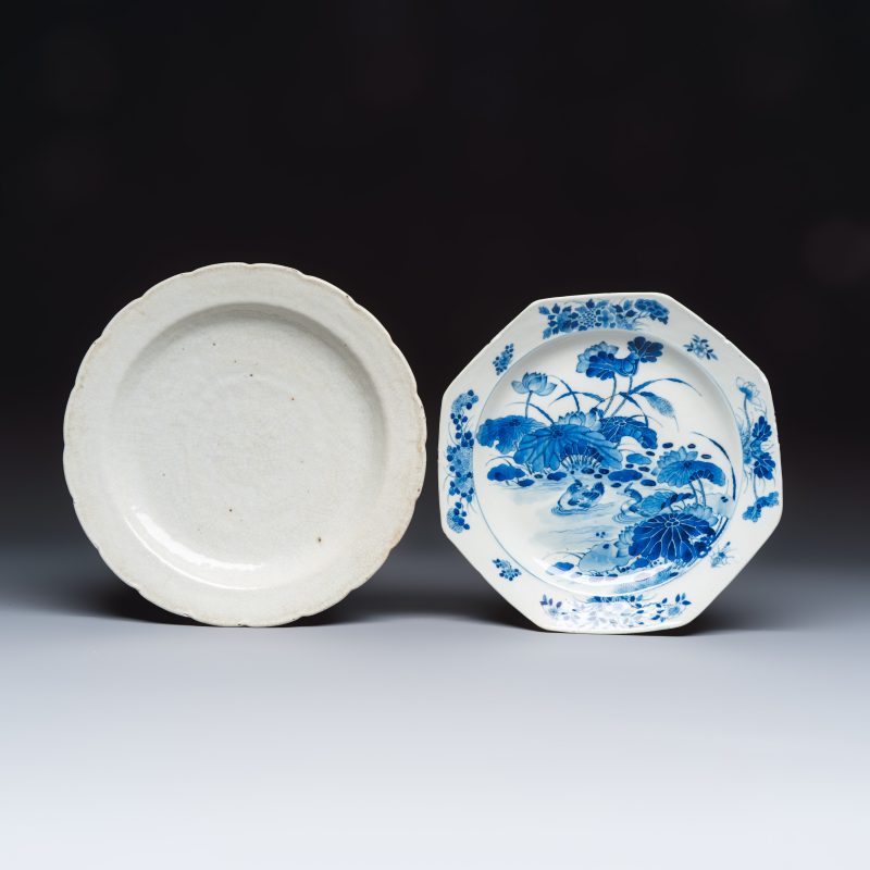 A Chinese blue and white 'Mandarin Duck' dish and a crackle-glazed dish - 图1