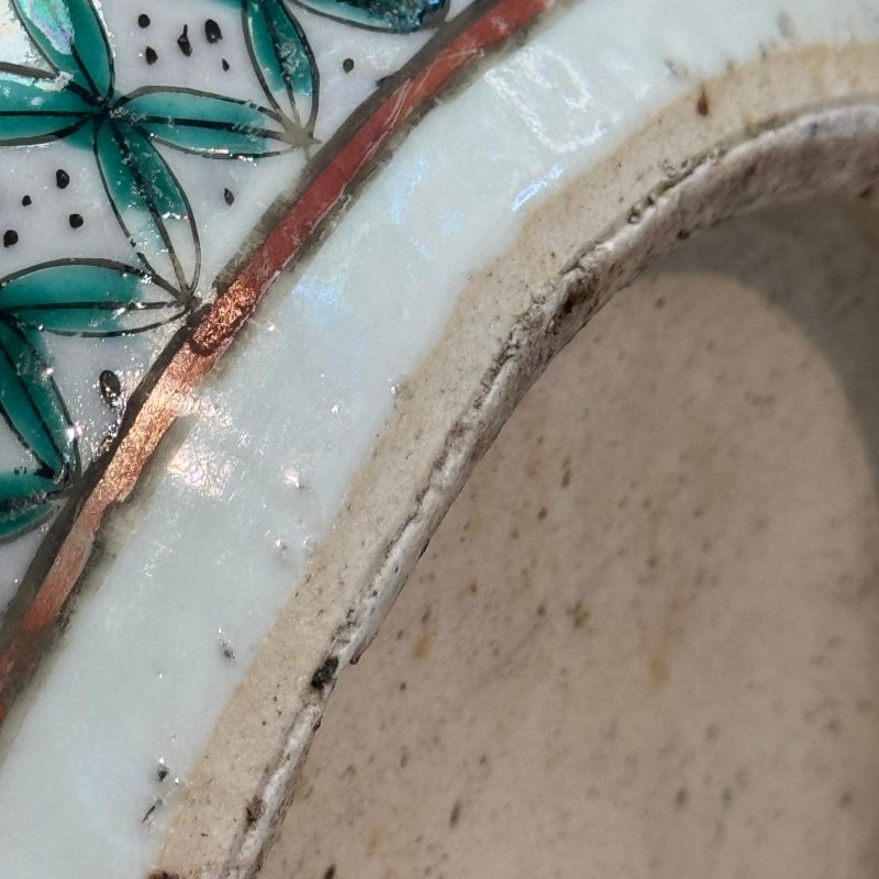 A pair of Chinese famille rose yellow-ground 'Antiquities' fish bowls with applied relief design - 图31