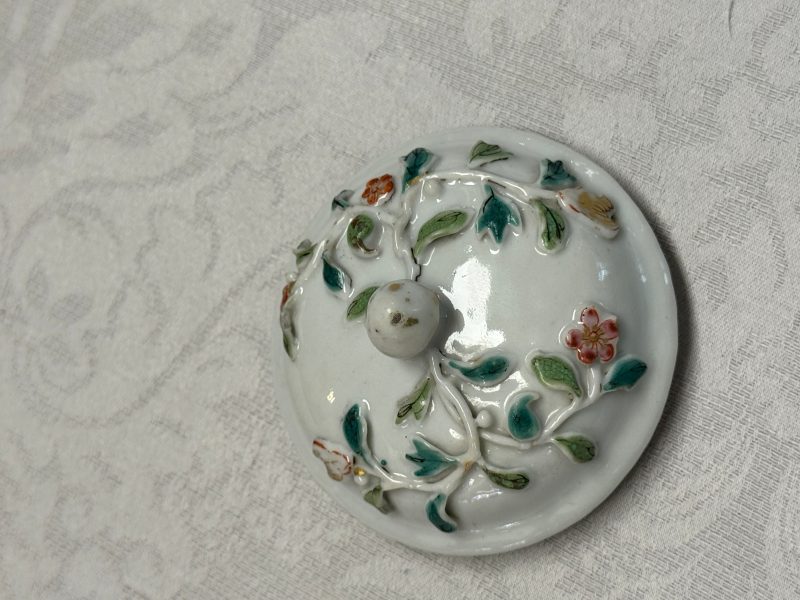 A Chinese famille rose relief-decorated teapot with floral design - 图16