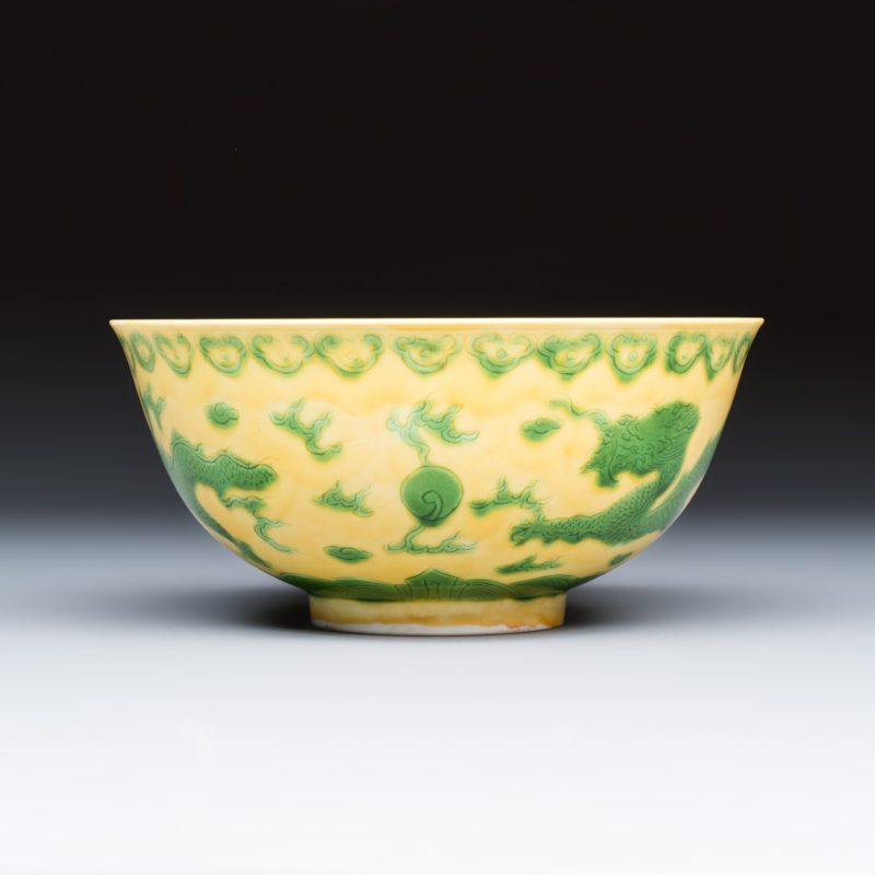 A Chinese green-enamelled yellow-ground 'Dragon' bowl - 图5