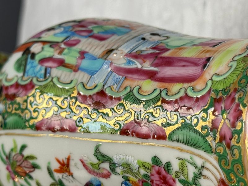 Four Chinese Canton famille rose vases and a covered bowl with figural design - 图60