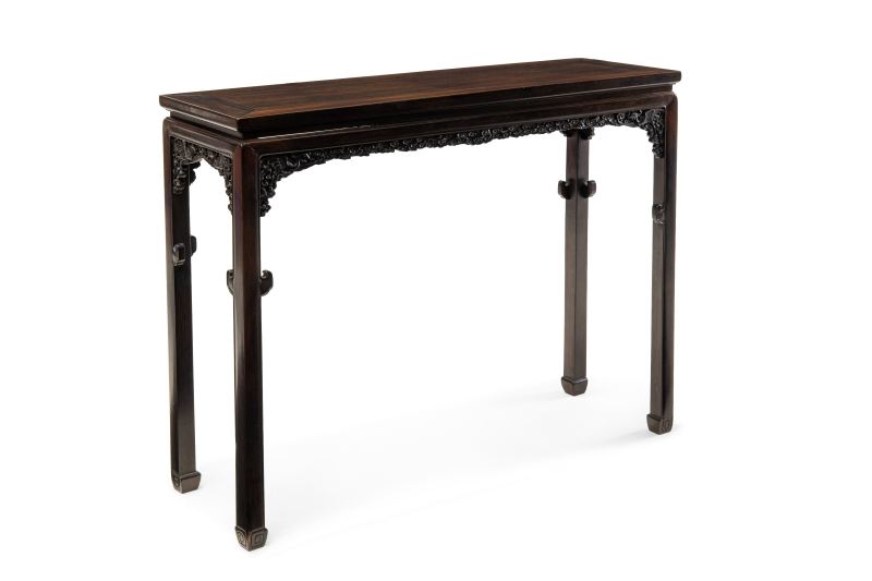 A pair of carved zitan waisted corner-leg tables - 图6
