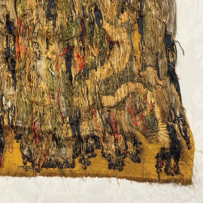 A rare Chinese peacock-feather brocade 'Dragons amid Clouds and Waves' panel - 图18