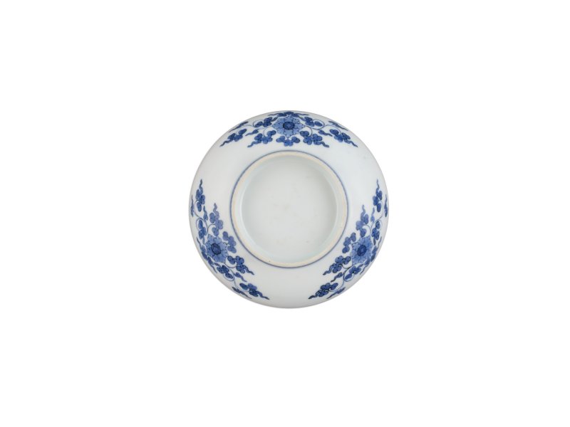 A porcelain dish, Nabeshima ware, Hizen, Edo period, late 17th – early 18th century | 色絵桜文皿　肥前　鍋島藩窯　江戸時代中期　17世紀後半～18世紀前半 - 图3