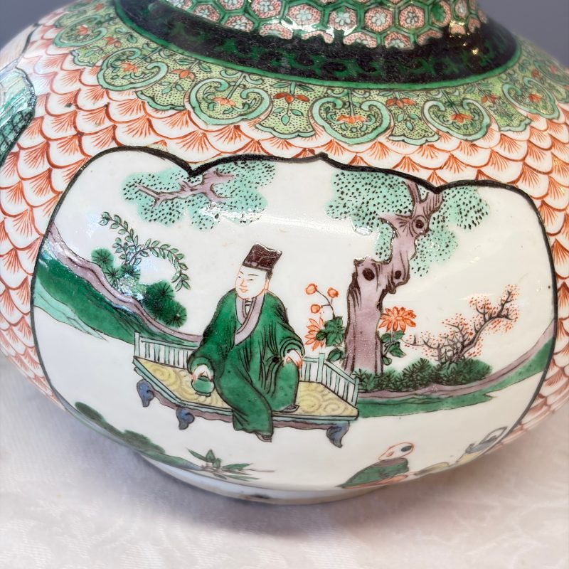A pair of Chinese famille verte bottle vases with narrative design - 图31