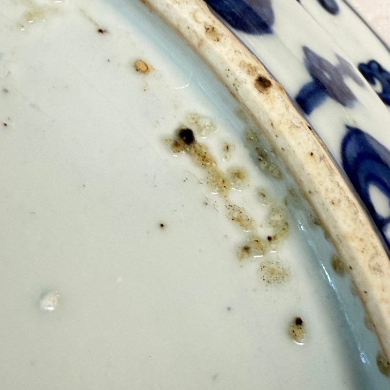 A Chinese blue and white dish with floral design - 图21