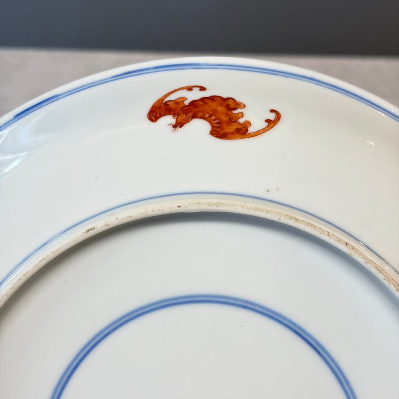 洪福齊天 | A pair of Chinese blue, white and iron-red 'Hong Fu Qi Tian 洪福齊天' plates - 图12