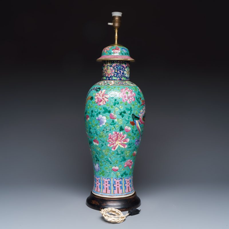 Three Chinese famille rose vases for the Straits or Peranakan market, one mounted as a lamp - 图5